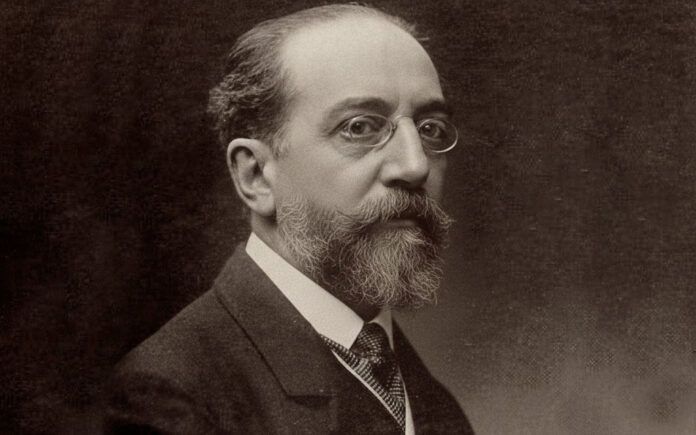 Manuel Tolosa Latour